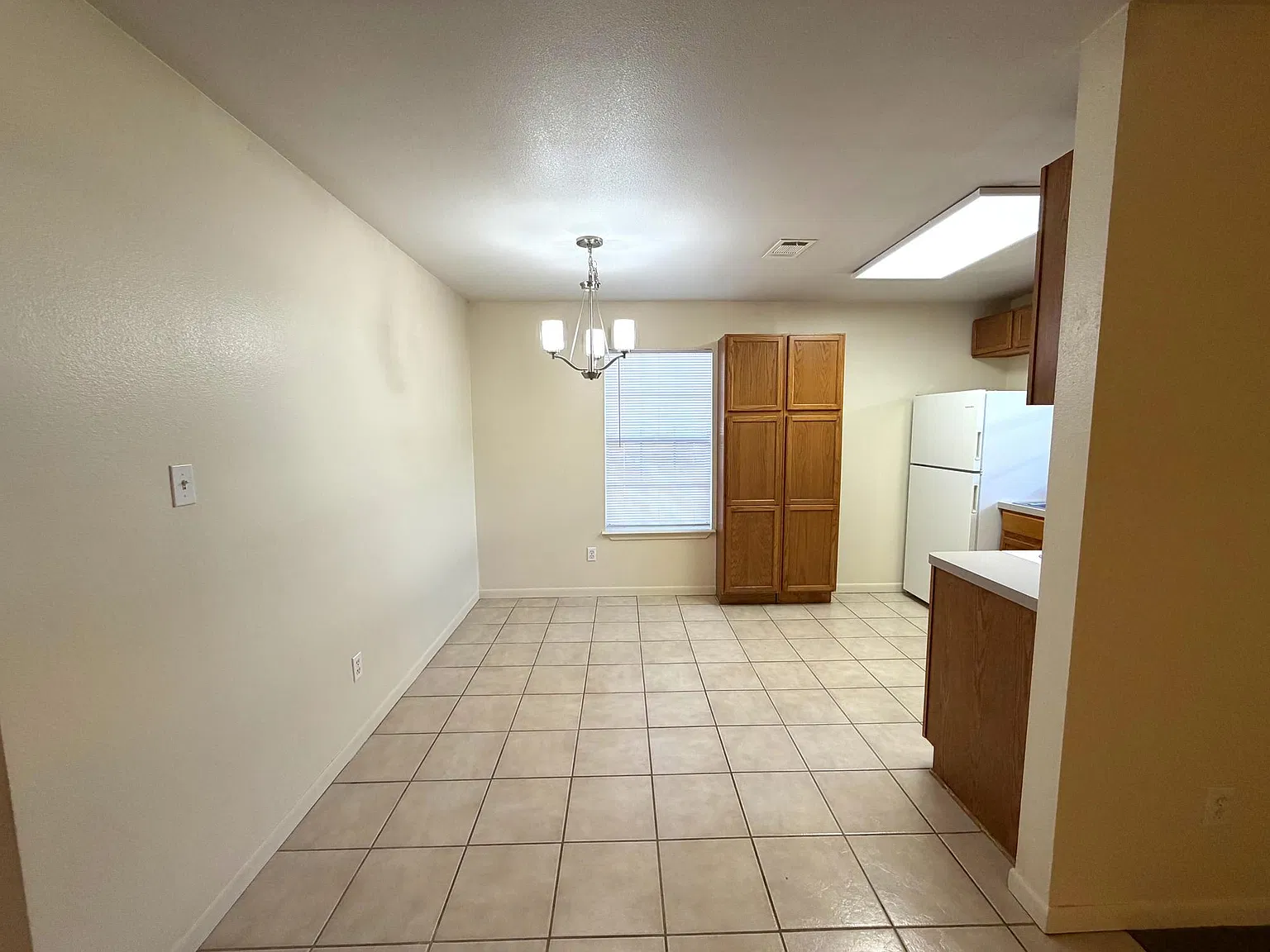 3 bed, 2.0 bath, 1125 sqft, $1,200 — Photo 3