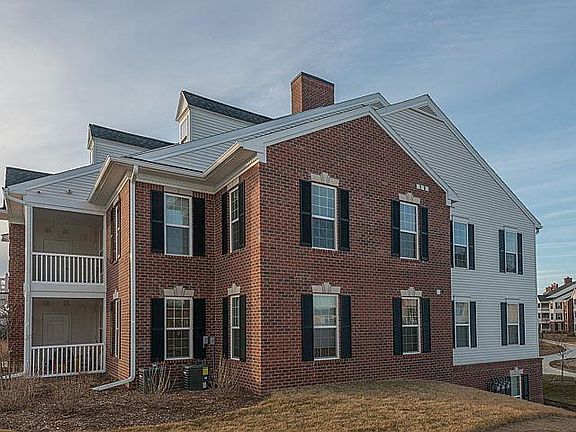 2nd image of 1048 W Summerfield Glen Cir