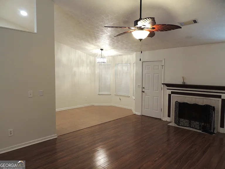 260 Mountainview Dr — Photo 4