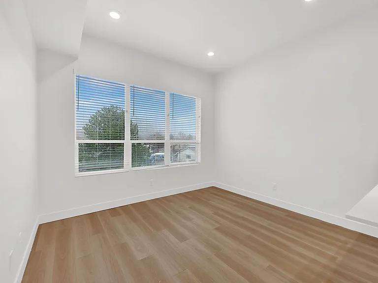 Wasatch View Apartments — Photo 25