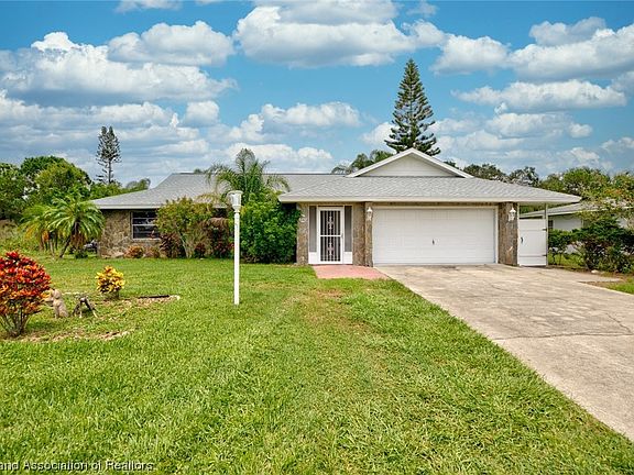 3rd image of 1547 Lake Clay Dr