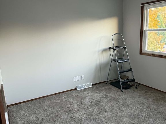 Bedroom 1 - Primary Bedroom - Pic 1