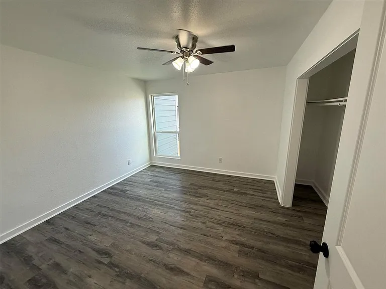8034 Antoine Dr — Photo 13
