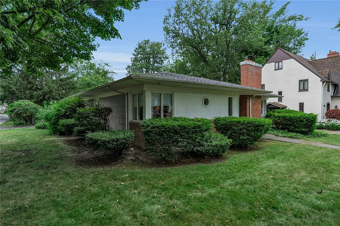 3 bed, 2.0 bath, 1611 sqft, $2,950 — Photo 3