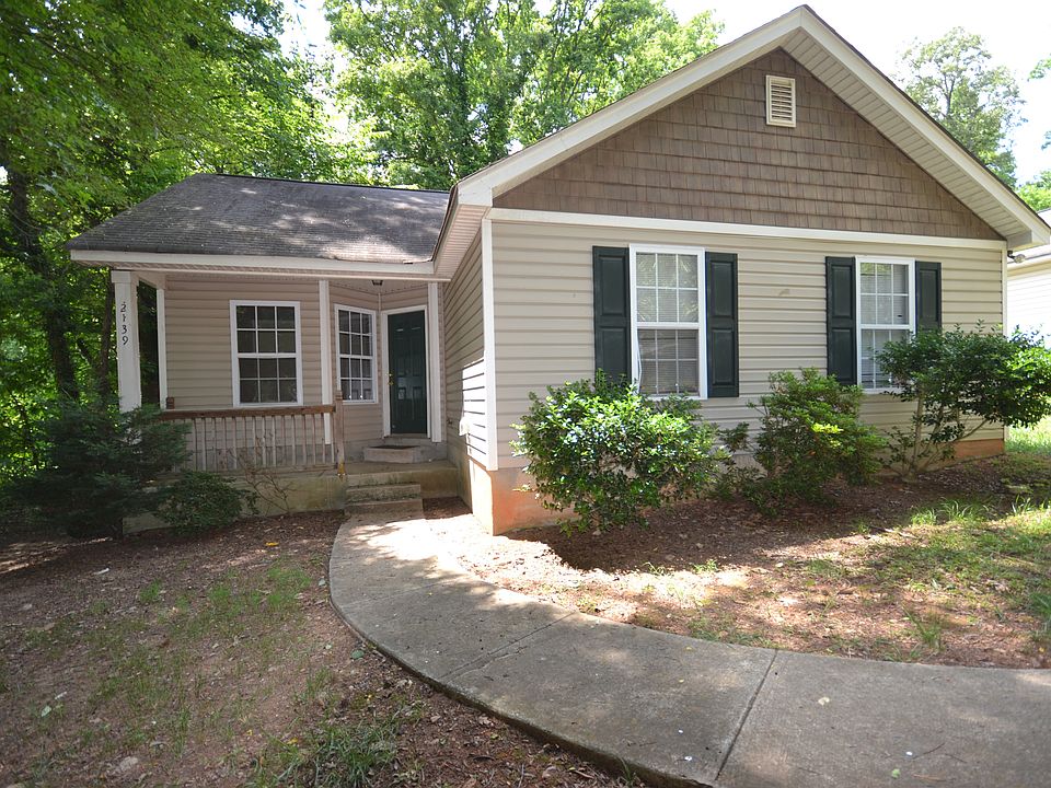 Cute ranch in private, wooded setting