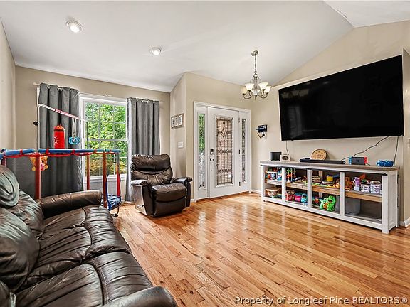 5th image of 112 Spindle Dr