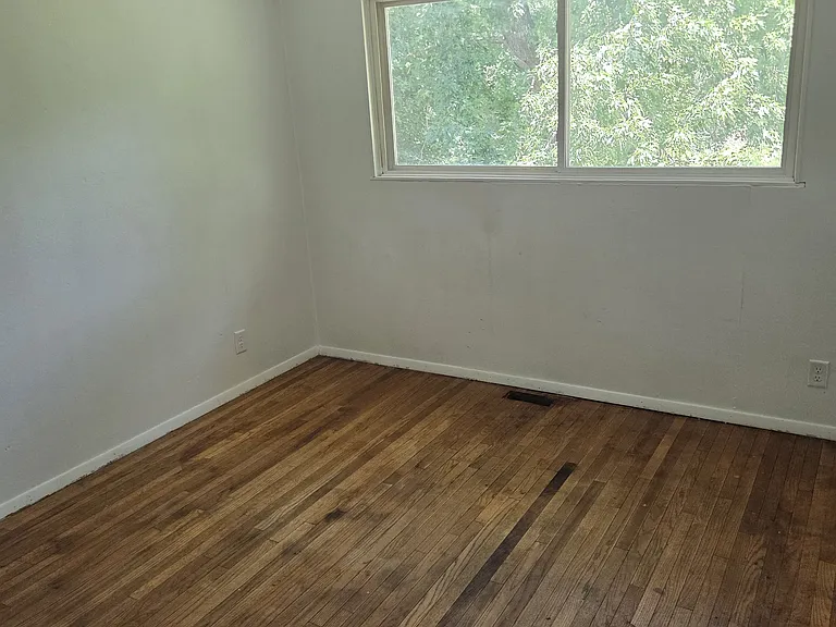 2217 Willow St — Photo 6