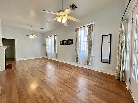 5th image of 1809 Camp St