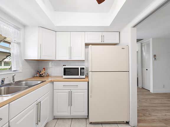 4th image of 2915 Crosley Drive W #G