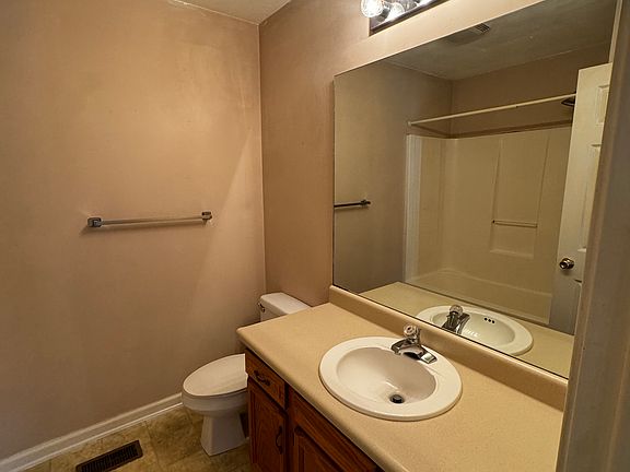 2nd image of 509 W 9th St