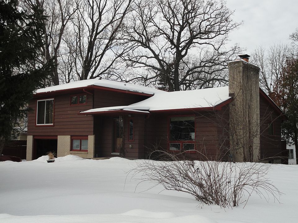 corner lot, lake view