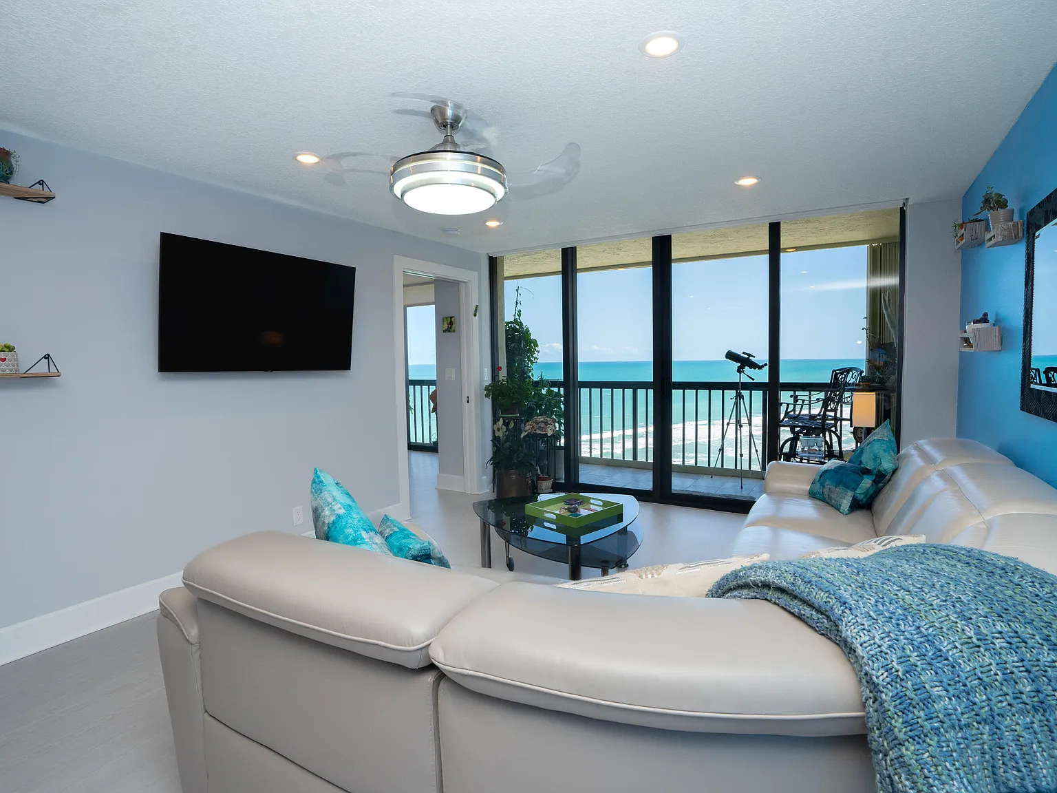 2 bed, 2.0 bath, 1224 sqft, $4,500 — Photo 2