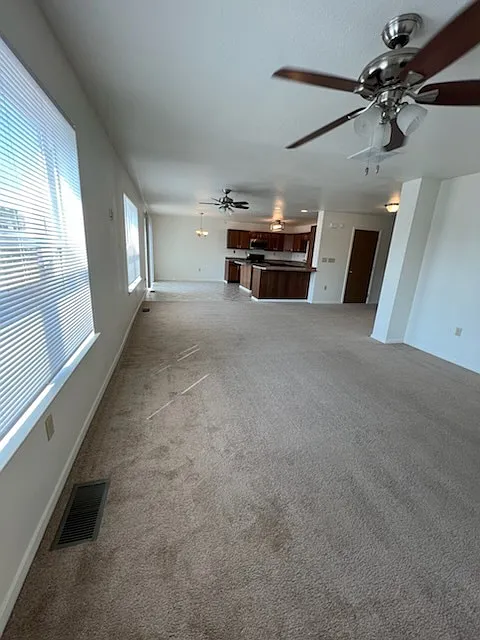 5 bed, 3.5 bath, 2132 sqft, $2,412 — Photo 4