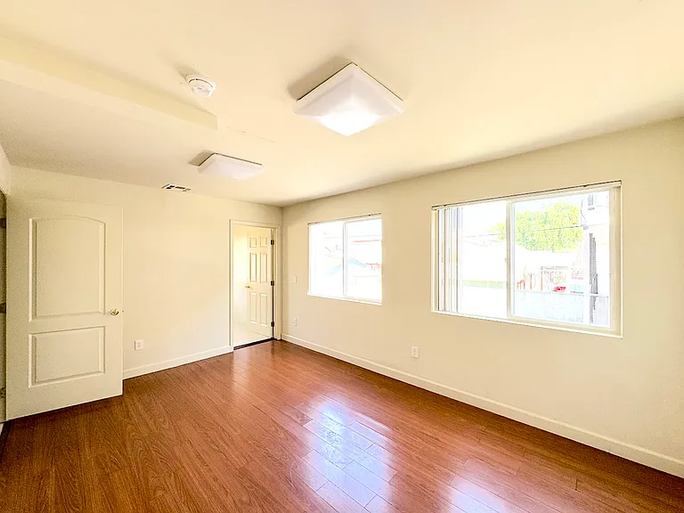 4629 Prospect Ave #3 — Photo 9
