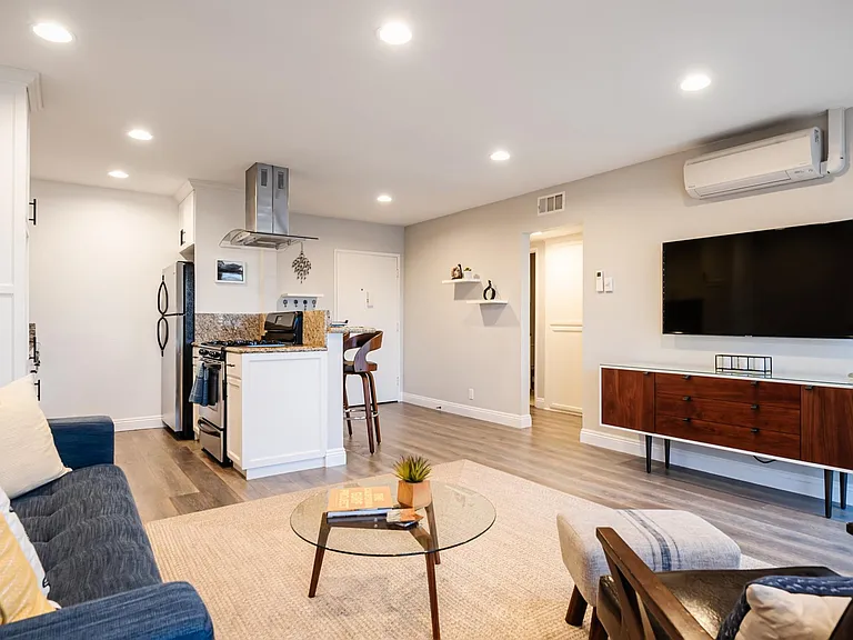 2411 Prospect Ave #215 — Photo 6