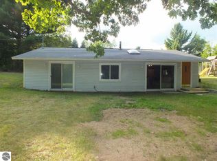 8140 Wolfe Rd SW, Fife Lake, MI 49633