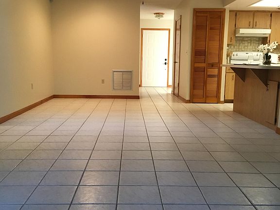 3rd image of 550 Geraldine Dr