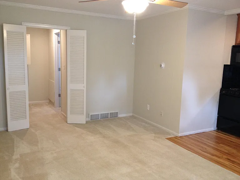 Somerset Apartments — Photo 8