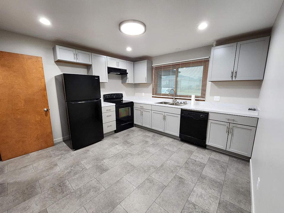 1st image of 4241 S 39th St