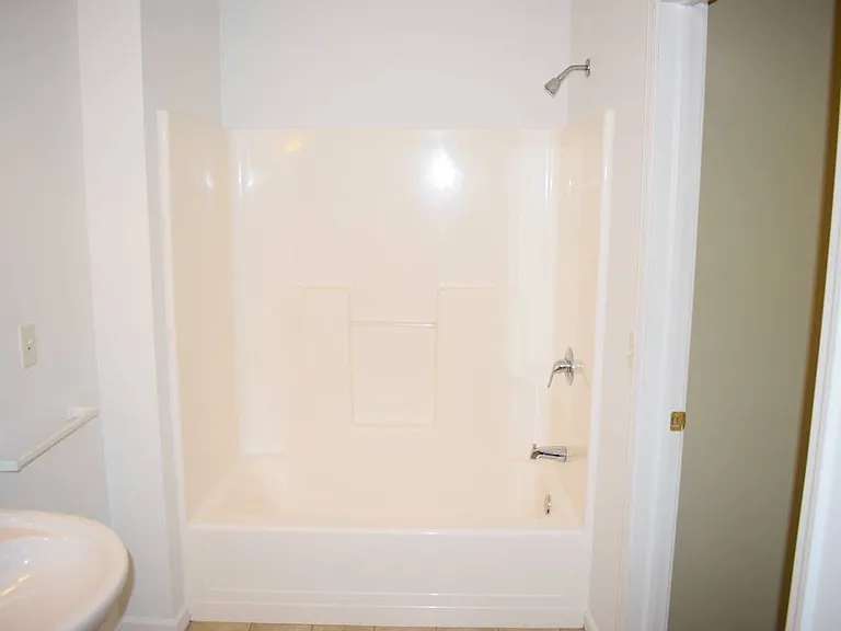 Clover Crossings Apartments — Photo 6