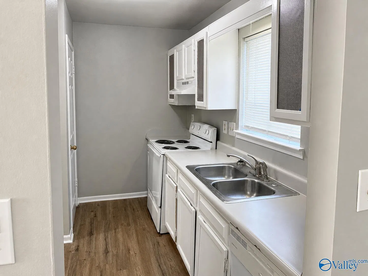 2 bed, 2.0 bath, 1100 sqft, $1,250 — Photo 3