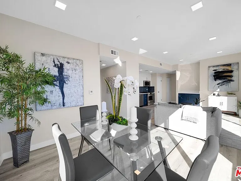 1111 N Kenmore Ave #202 — Photo 15