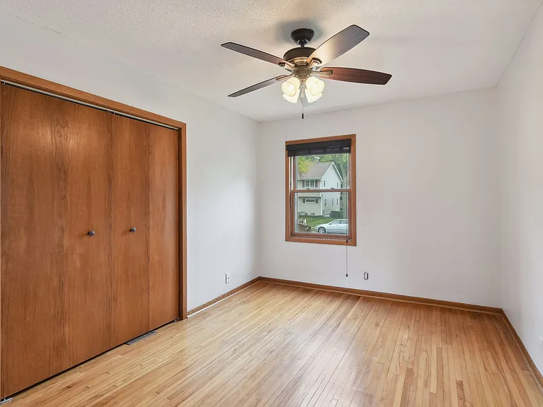 2745 Webster Ave S — Photo 18