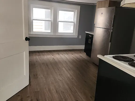 559 Grove St #3B — Photo 2