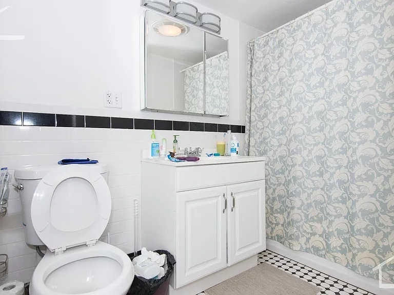 18 Saint Lukes Rd #3L — Photo 2