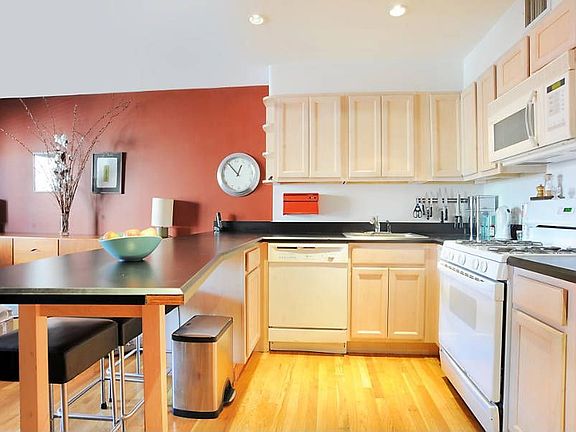 2nd image of 754 E 6th St APT 4A