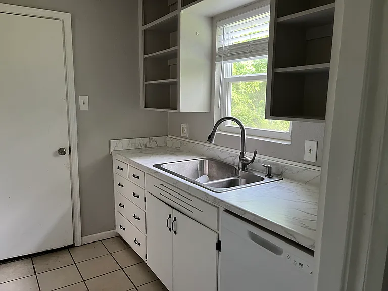 2309 SW High Ave — Photo 5