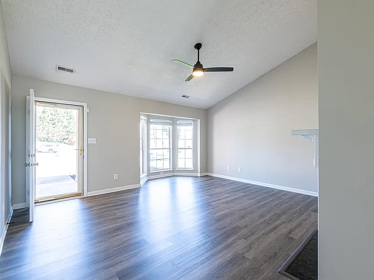 1315 Hunters Way Ct — Photo 6
