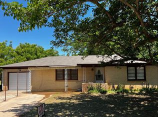 406 W Aldine St, Iowa Park, TX 76367