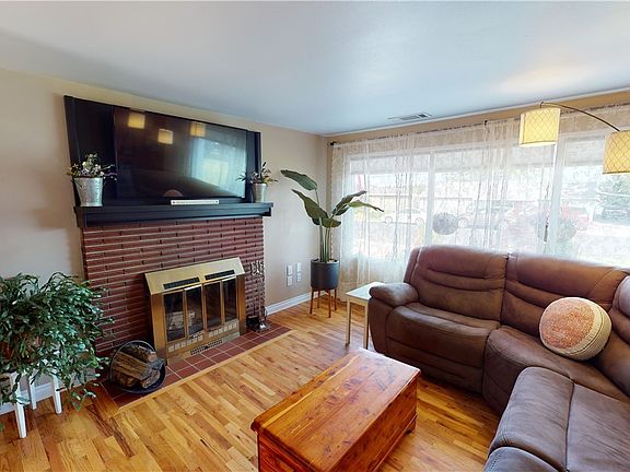 5th image of 2116 W Lakeside Dr