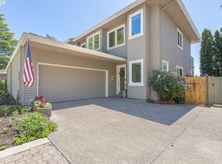 32082 SW Charbonneau Dr, Wilsonville, OR 97070