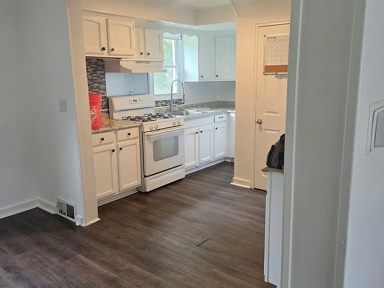 73 Rose Ln — Photo 4