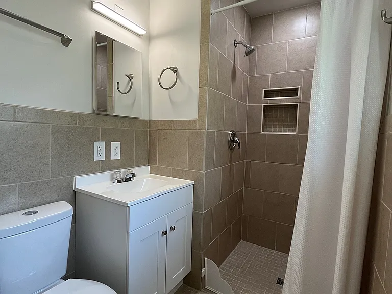 504 Paragon Dr #B — Photo 7