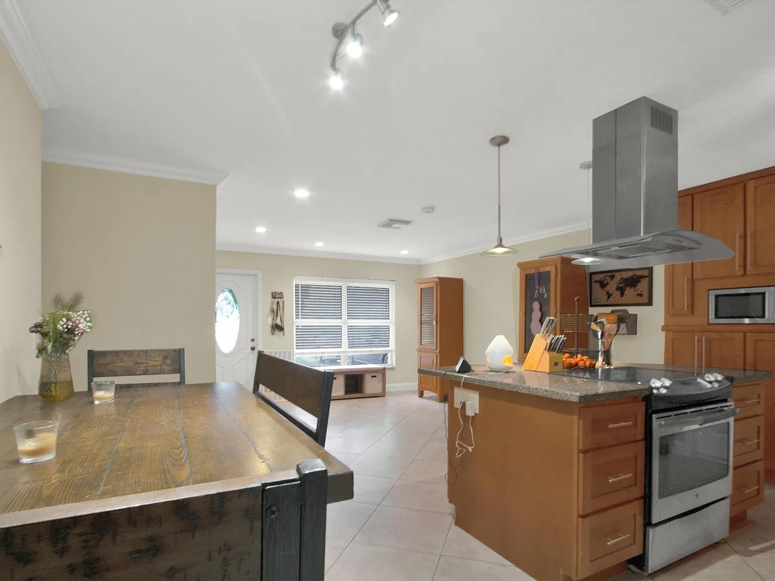 3400 Linden Dr — Photo 4