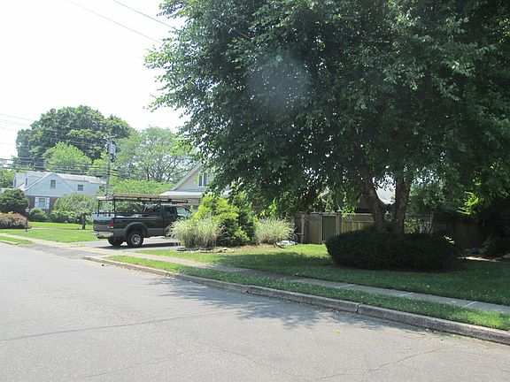 3rd image of 4-04 Cyril Ave