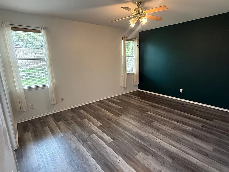 2905 Hudson Xing — Photo 7