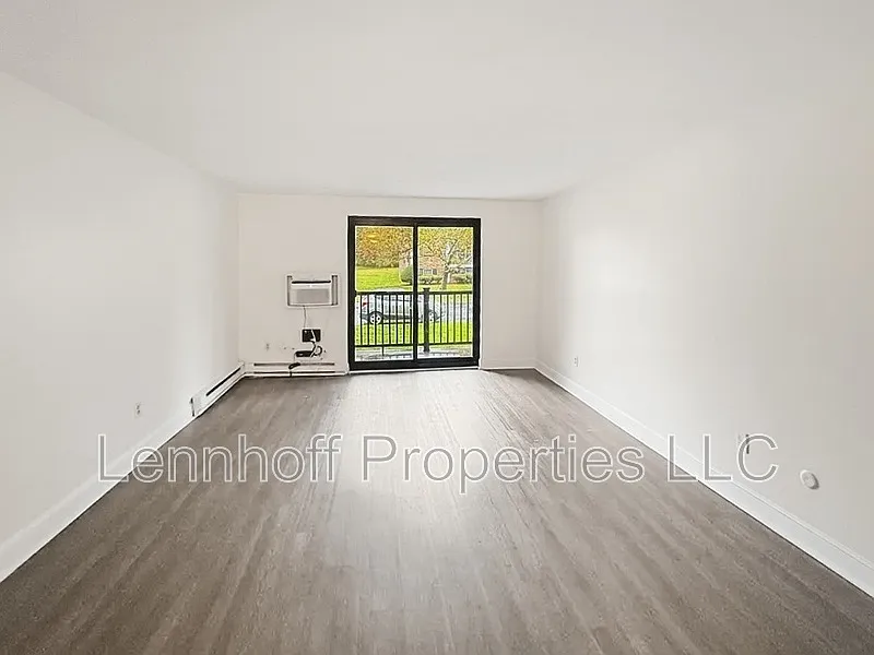 2 bed, 1.0 bath, $2,500 — Photo 3