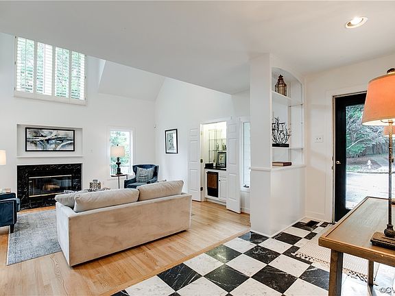 4th image of 8215 Greystone West Cir