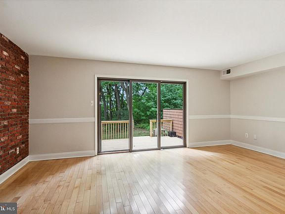 3rd image of 220 Bishops Dr