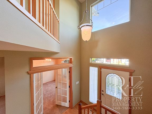 4th image of 18128 Mount Walker Dr NE