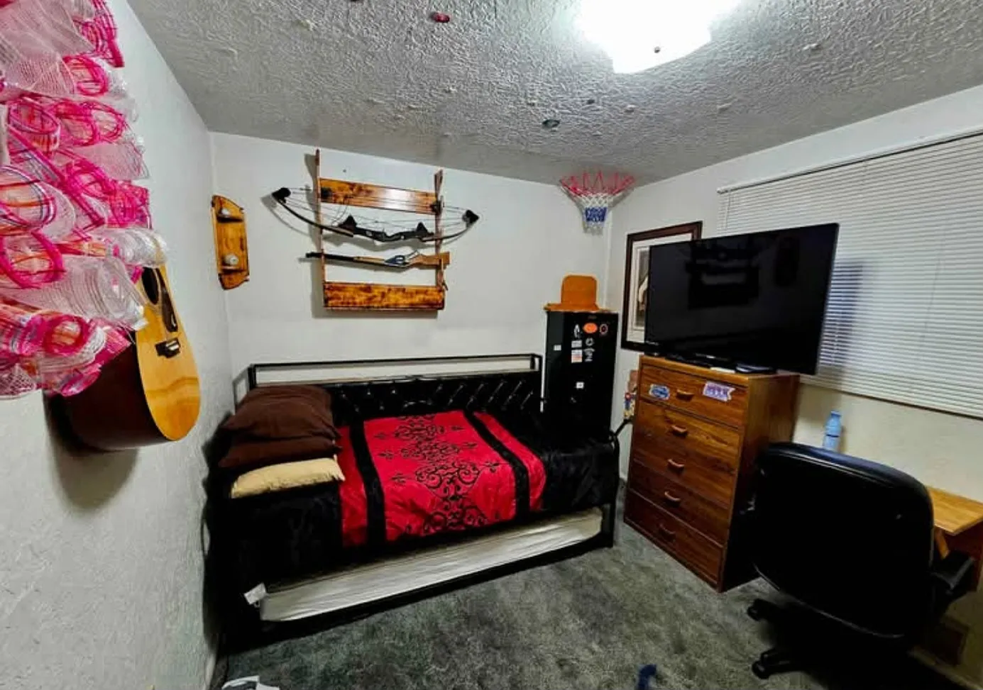 4 bed, 1.5 bath, 1047 sqft, $600 — Photo 1