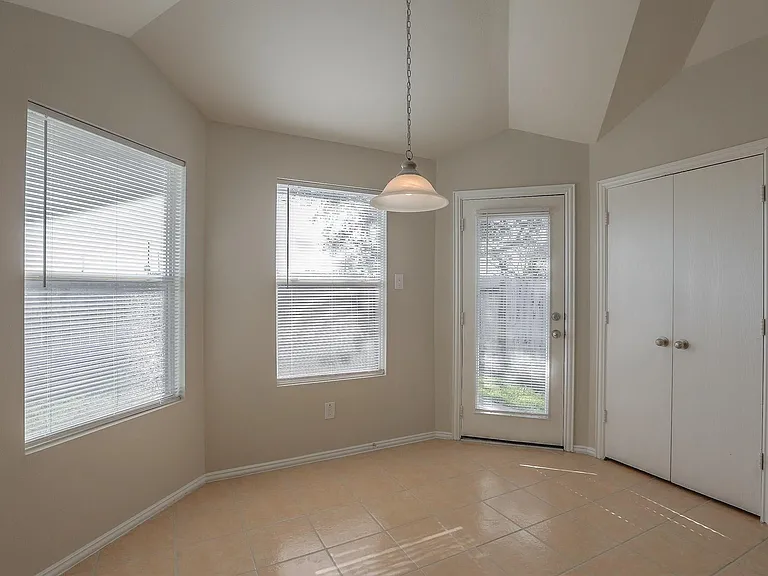 19819 Whispering Hollow Ln — Photo 7