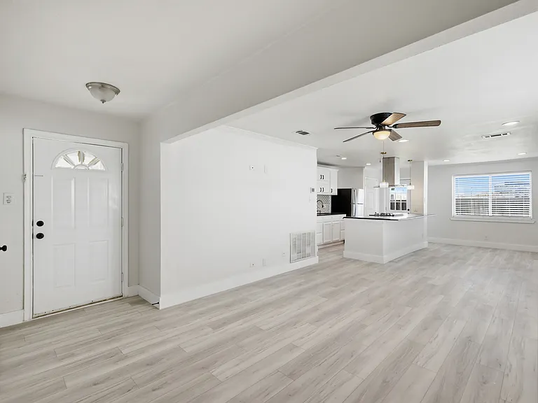 1002 Mardi Gras Ln — Photo 23
