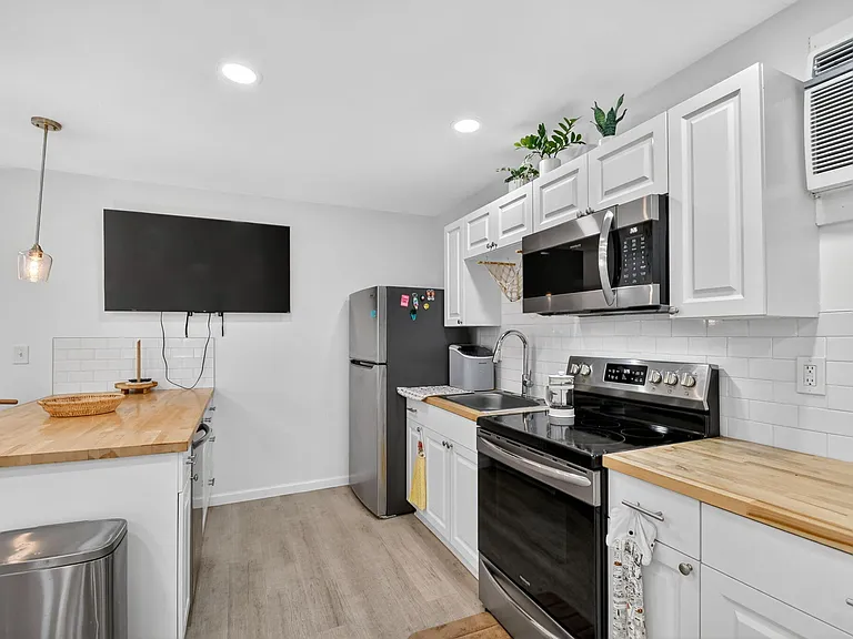 306 N J St — Photo 12