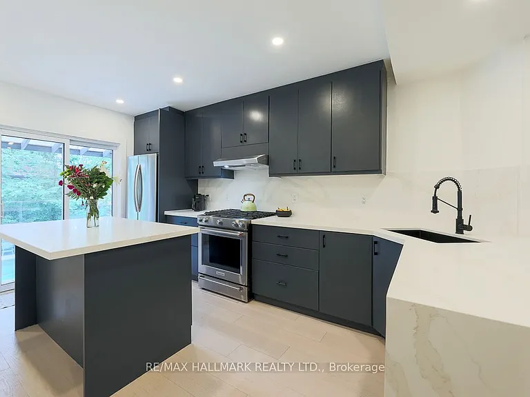 35 Dingwall Ave — Photo 13