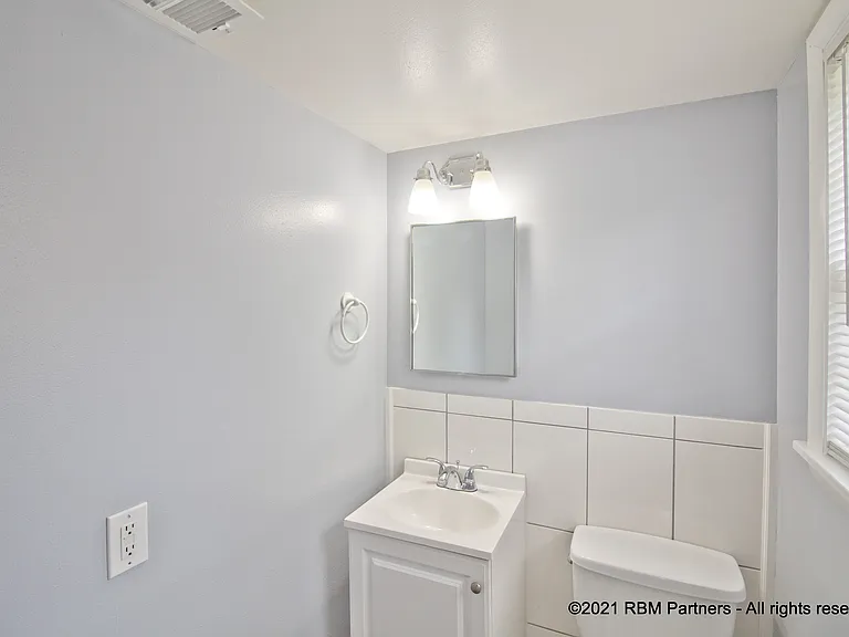 400 W Union St — Photo 9